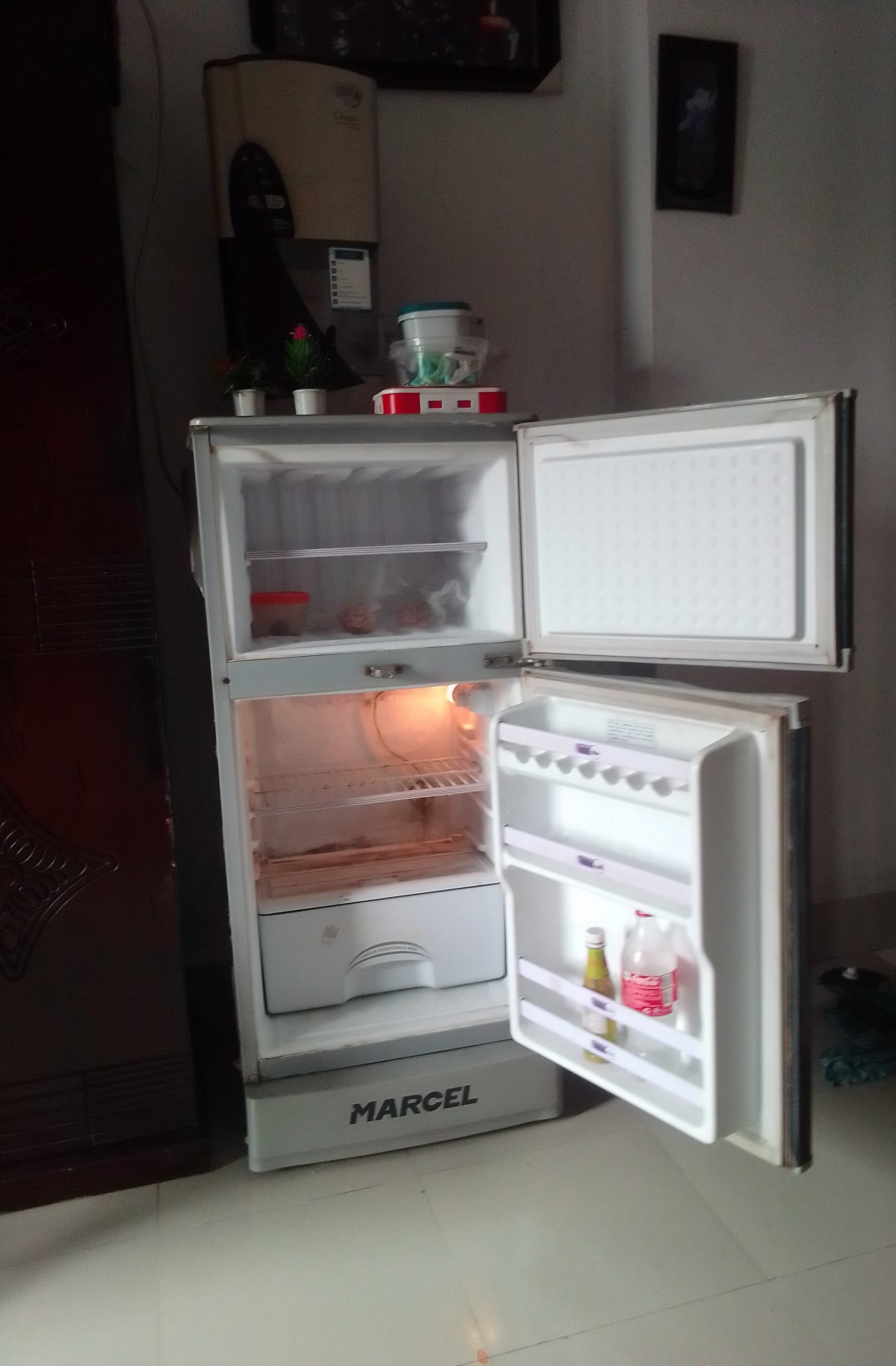 ফ্রিজ ৮. ৫ cft Marcel Brand